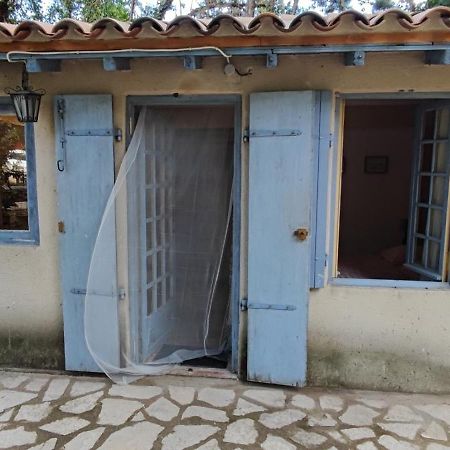 Cabanon St Joseph, 2 Personnes Villa Boulbon Exterior photo